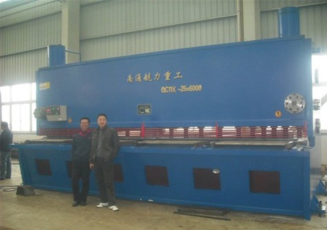 QC11K-25X6000數控剪闆機